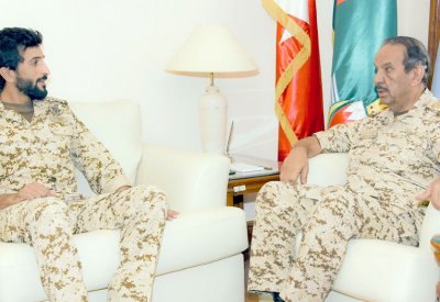 القائد العام يشيد بجهود قائد الحرس الملكي