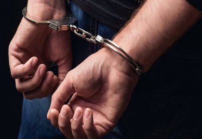 القبض على 3 أشخاص مشتبه بسرقتهم “قير” قوارب