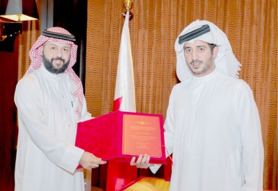 خالد بن حمد: جهود شباب البحرين داعمـة للتنميـة