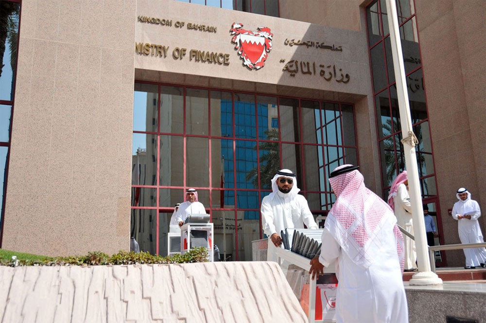 “المالية”: ملتزمون بتطبيق “القيمة المضافة”