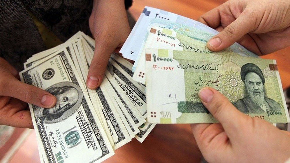 مسؤول: إيران والعراق سيلغيان التعامل بالدولار