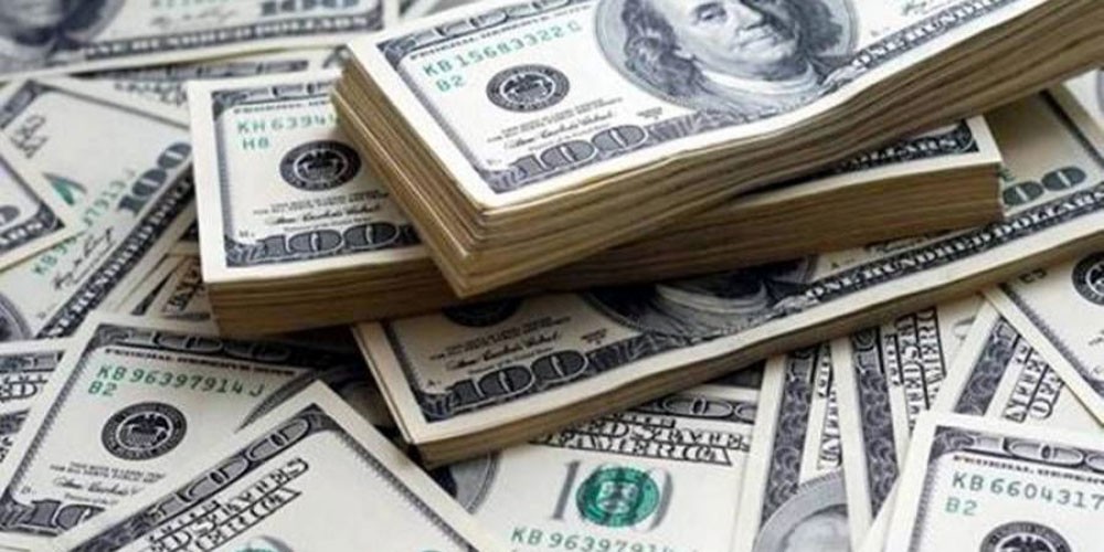 الدولار قرب أعلى مستوى في أسبوع