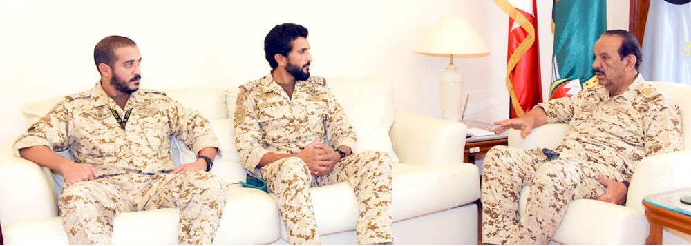 القائد العام ينوه بجهود ناصر بن حمد في الحرس الملكي