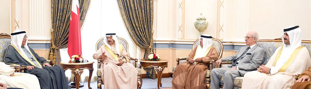 سمو رئيس الوزراء يوجه: التعامل الجدي والبناء مع ما يطرحه المواطنون عبر الإعلام