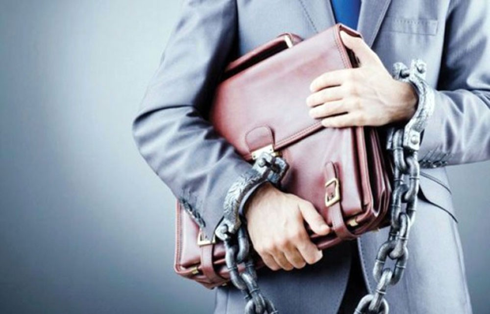 عندما تتحول الأمانة إلى المنفعة الخاصة