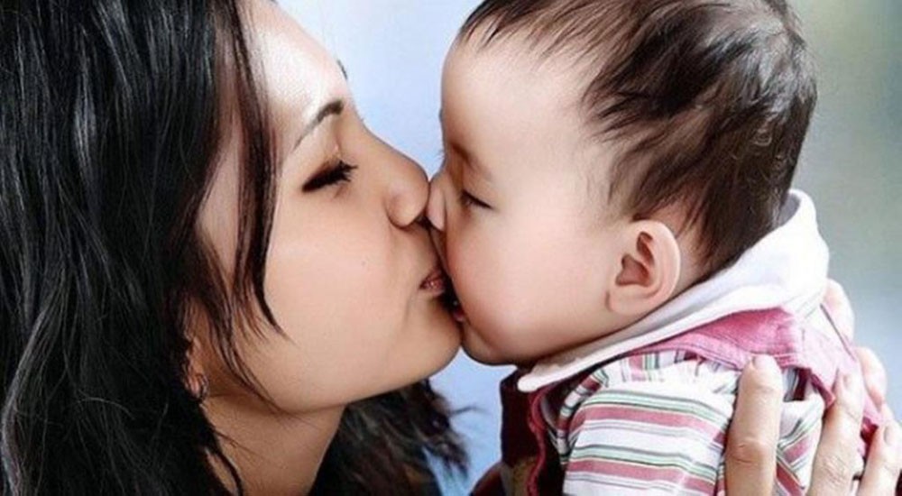تحذير للأهل... “قبلة الموت” تودي بحياة الرضع