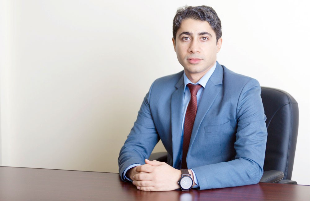 أجنبية تتعاقد مع إسطبلات وأندية لتربية خيولها وتطلب معدات لنفسها باسمهم