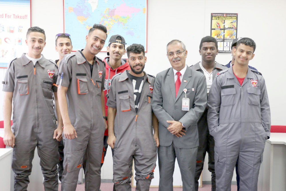 “باس” تدرّب 148 طالبا