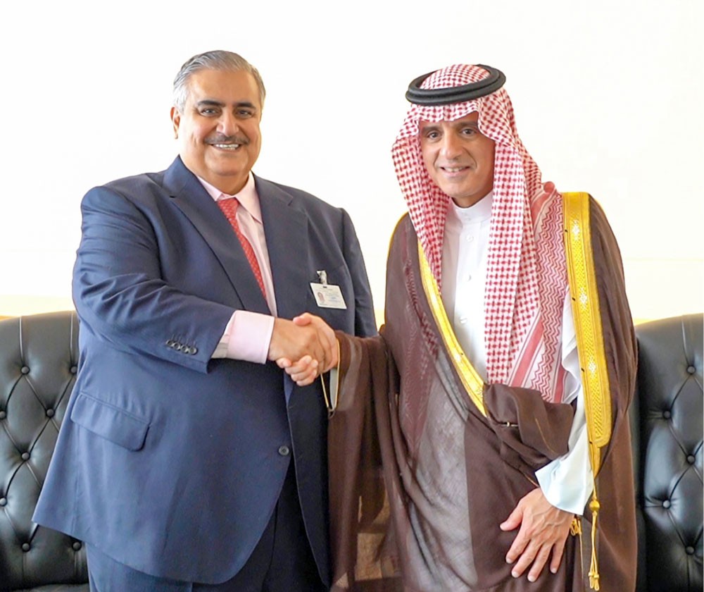 استعراض العلاقات بين البحرين والسعودية