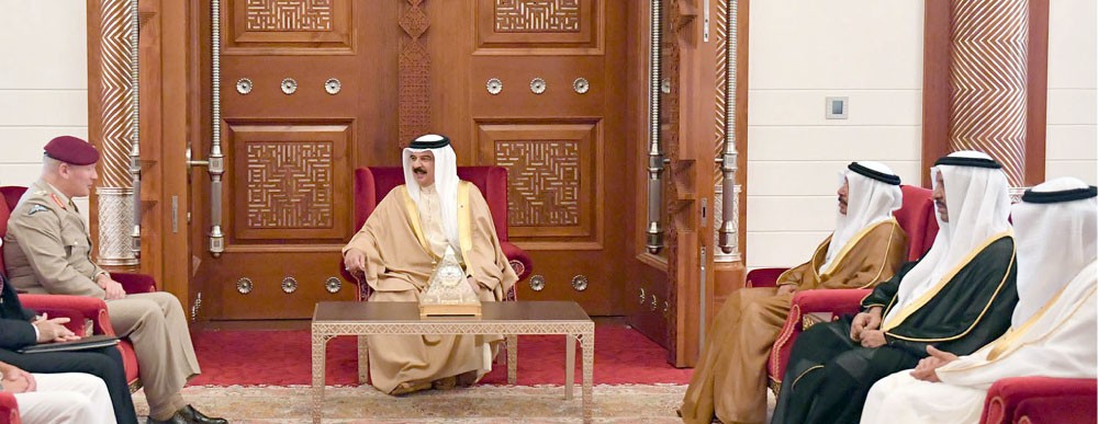 جلالة الملك يشيد بتميز العلاقات مع بريطانيا بالمجال العسكري