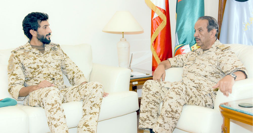 القائد العام يشيد بجهود قائد الحرس الملكي