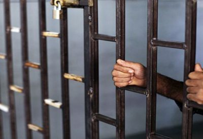 الحبس سنة لموظف مرتش بـ “المرور”
