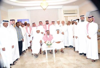 آل سنان يؤكد أهمية المحافظة على الوحدة الوطنية