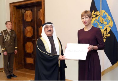 رئيسة إستونيا تتلقى أوراق اعتماد سفير البحرين