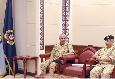 المشير: رفع الجهوزية القتالية للقوات البحرينية