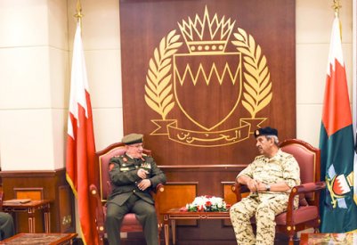 القائد العام يشيد بعمق العلاقات مع الأردن