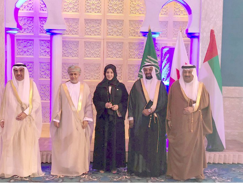 عبدالله بن أحمد: اهتمام بتوفير السكن اللائق للمواطنين