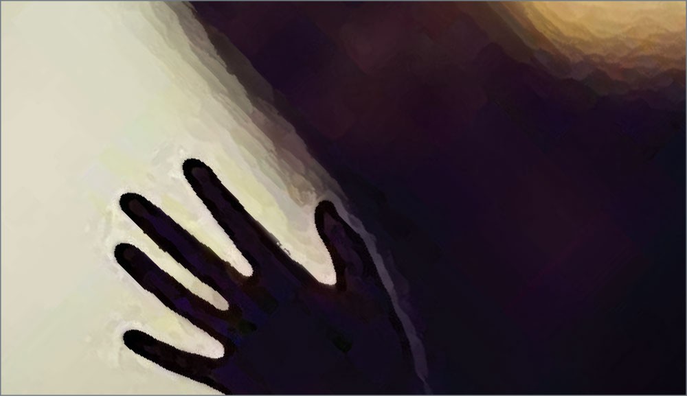 سرق فتاة بالإكراه فرمت بنفسها من سيارته