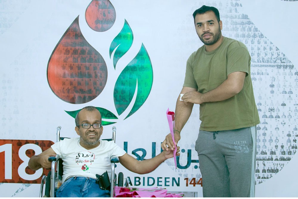 متطوع لم تمنعه الإعاقة: العمل الخيري “صديقي”