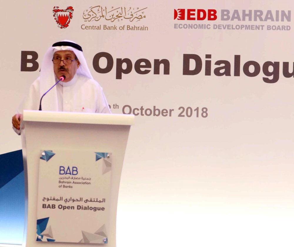 عدنان يوسف: البنوك تستعد للتعامل مع “القيمة المضافة”