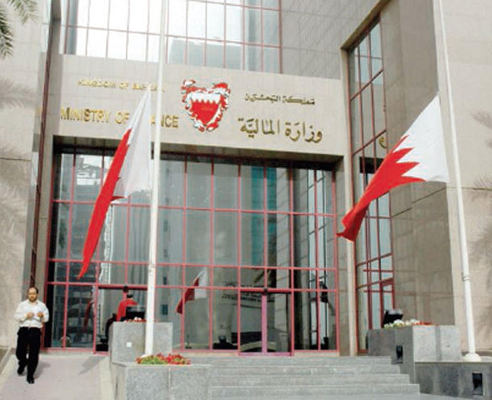 تخريج أكثر من 50 متخصصا بـ “المالية”