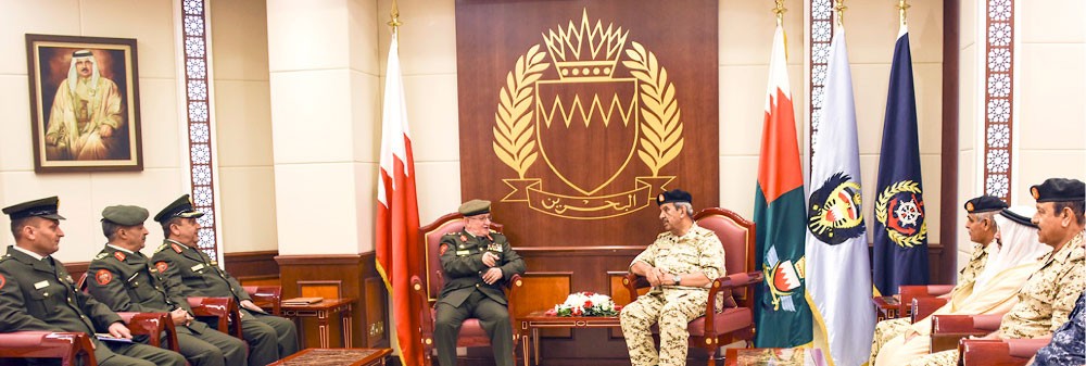 القائد العام يشيد بعمق العلاقات مع الأردن