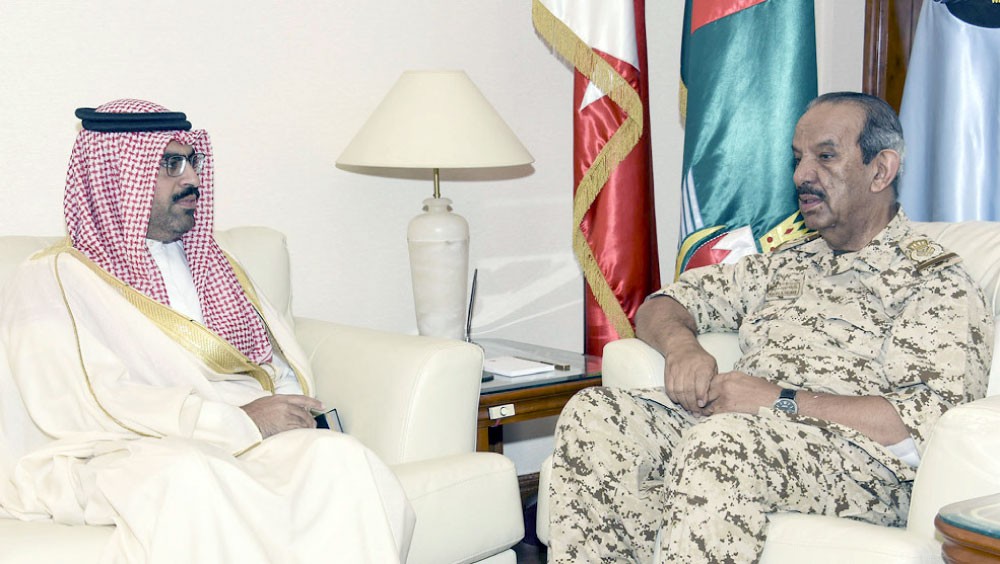 القائد العام يلتقي سفير البحرين بواشنطن