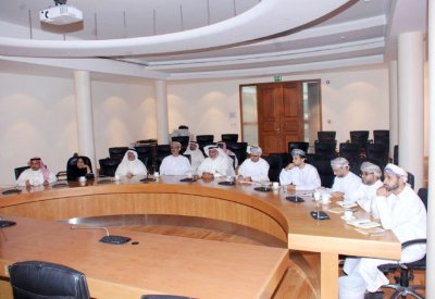 الوفد العماني يطلع على التجربة البلدية