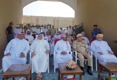 فيصل بن راشد يزور المحميات والإسطبلات السلطانية