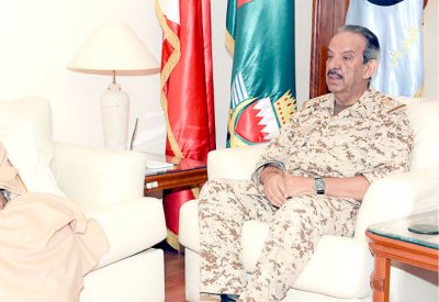 المشير يستقبل سلمان بن خليفة