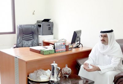 سمو الشيخ خليفة بن علي يزور مناطق المحافظة متفقدا المواطنين