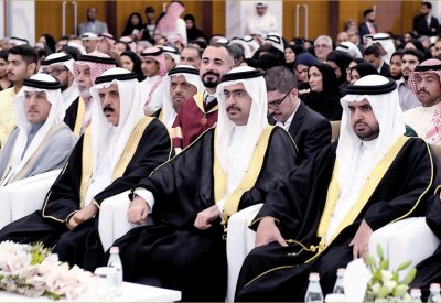نيابة عن سمو رئيس الوزراء... سمو الشيخ خليفة بن علي يحضر تخريج 388 طالبا من “الأهلية”