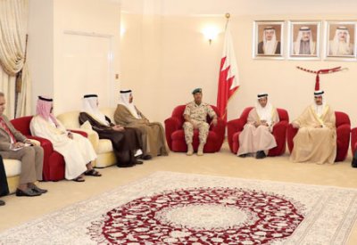 سمو محافظ الجنوبية يلتقي عددا من أهالي جو
