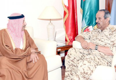 القائد العام يستقبل أحمد بن خليفة