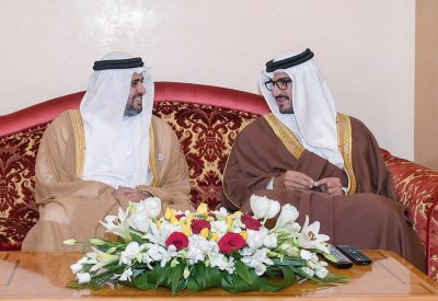 عيسى بن سلمان يشيد بالعلاقات مع الإمارات