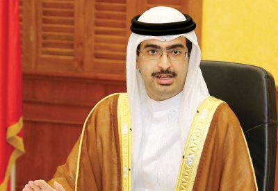 سمو الشيخ خليفة بن علي يهنئ الممثل الشخصي لجلالة الملك