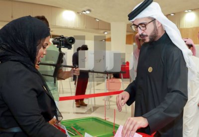 خالد بن حمد: البحرين نموذج حضاري للعمل الديمقراطي