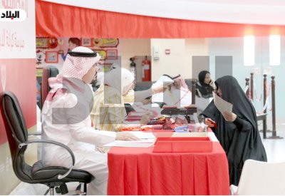 تقاطر نسائي على الاقتراع منذ الصباح