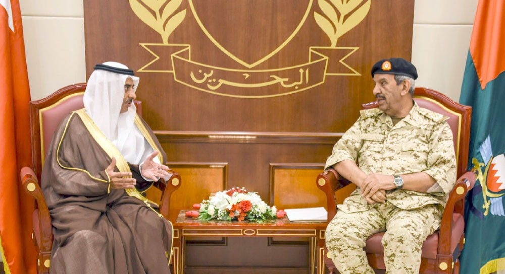 القائد العام يشيد بالعلاقات مع السعودية