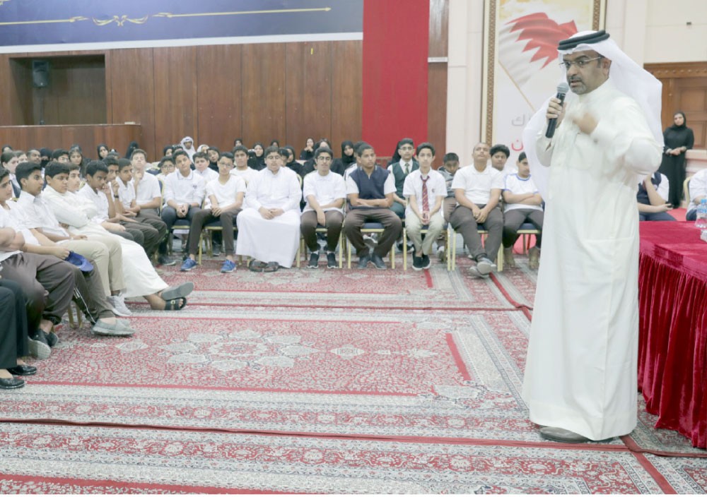 300 طالب إعدادي بلقاء الإرشاد المهني
