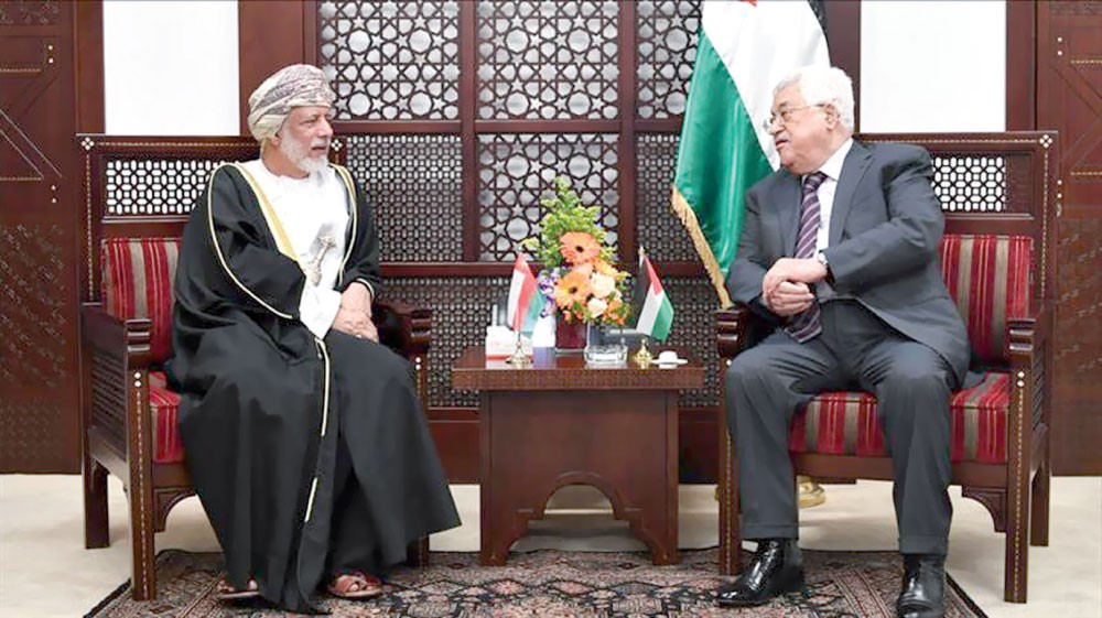 عباس يستقبل وزير خارجية عُمان