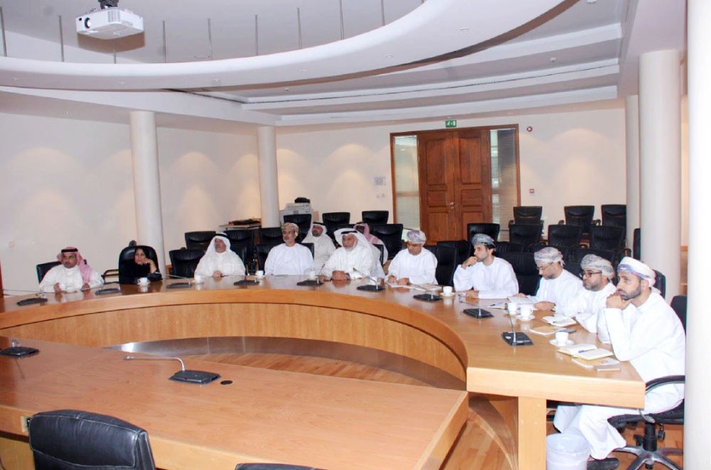 الوفد العماني يطلع على التجربة البلدية