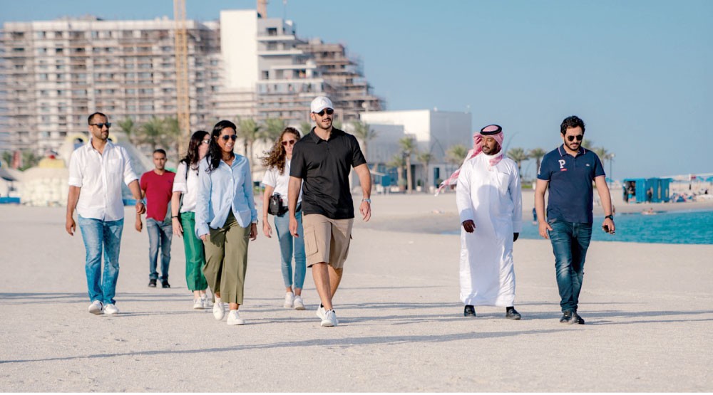 سمو الشيخ عيسى بن سلمان يؤكد دور الشباب في نشر الوعي