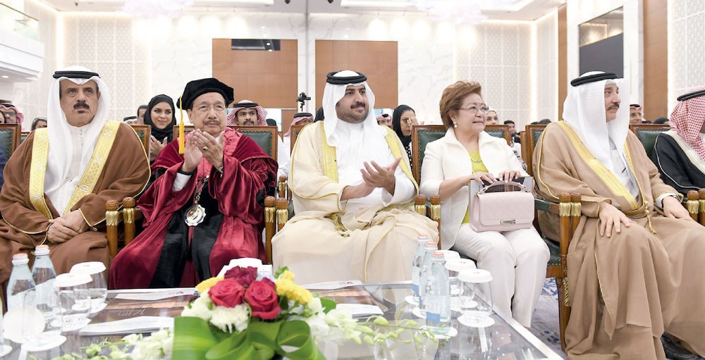 سمو رئيس الوزراء ينيب خليفة بن راشد لحضور تخريج الفوج 14 من “AMA”