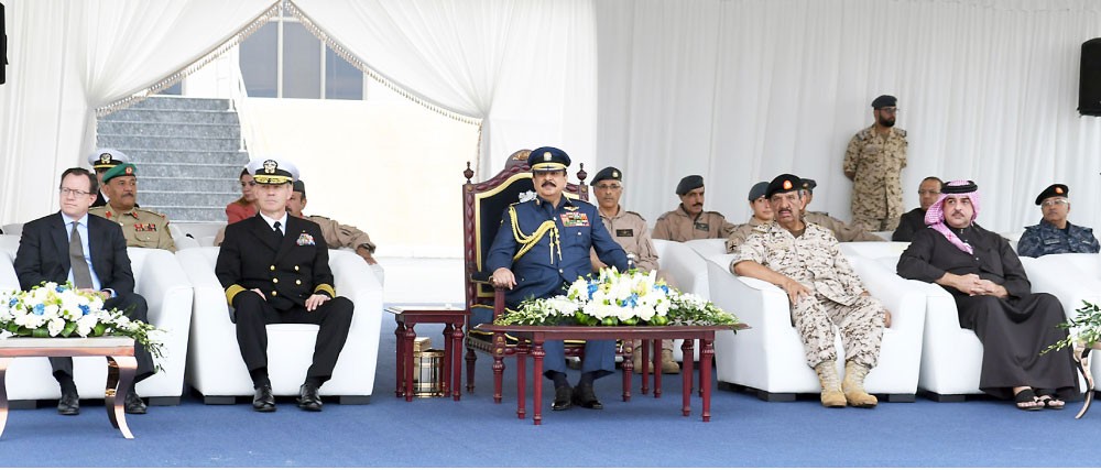 جلالة الملك يشهد عرضا جويا للطائرة الأميركية F35