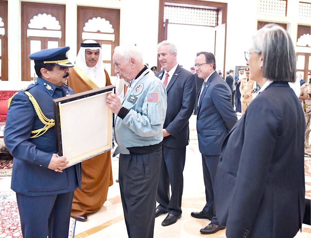 جلالة الملك يشهد العروض الجوية المصاحبة للمعرض الدولي للطيران