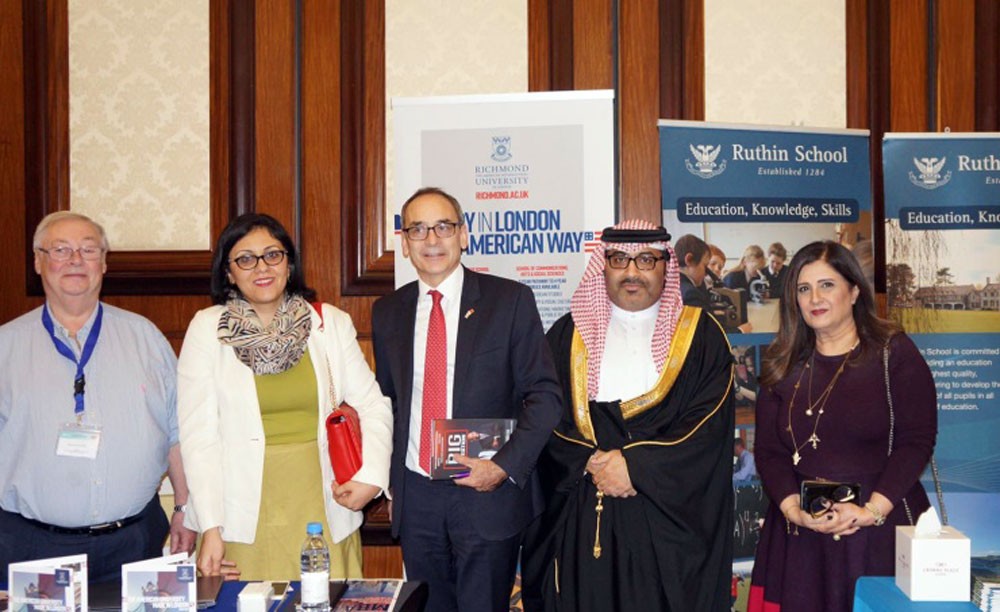 الطلبة يتعرفون على طريقة الالتحاق بالدراسة في بريطانيا