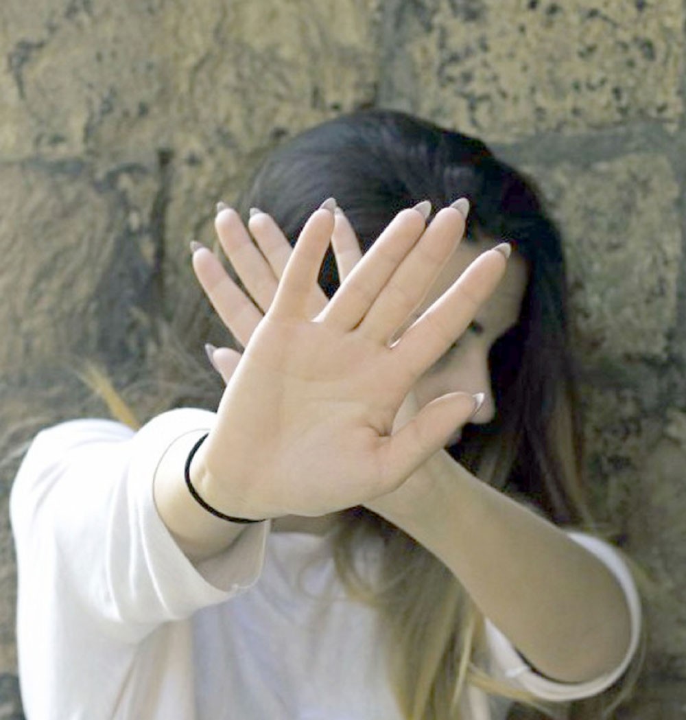 إجبار خادمات على الدعارة