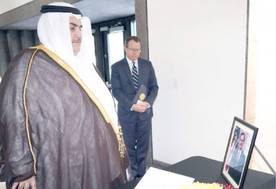 وزير الخارجية ينقل تعازي البحرين إلى ترامب