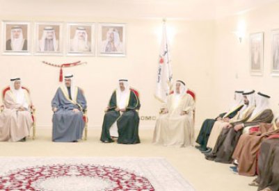 سمو الشيخ خليفة بن علي: المضي قدما في التواصل مع الأهالي
